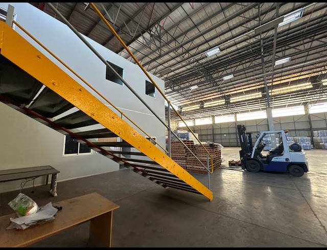 5,860M² WAREHOUSE TO LET IN GOSFORTH PARK